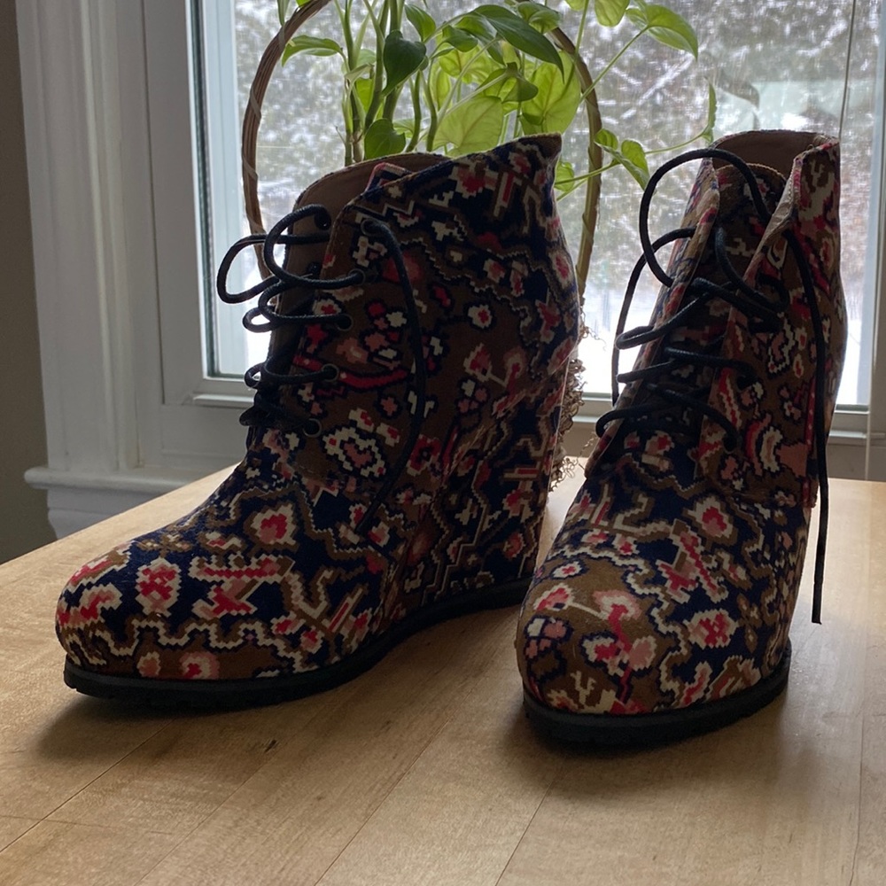 Women’s size 9 boots